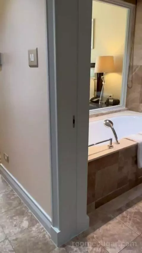 Superior King Room (#1603) bathroom picture #1