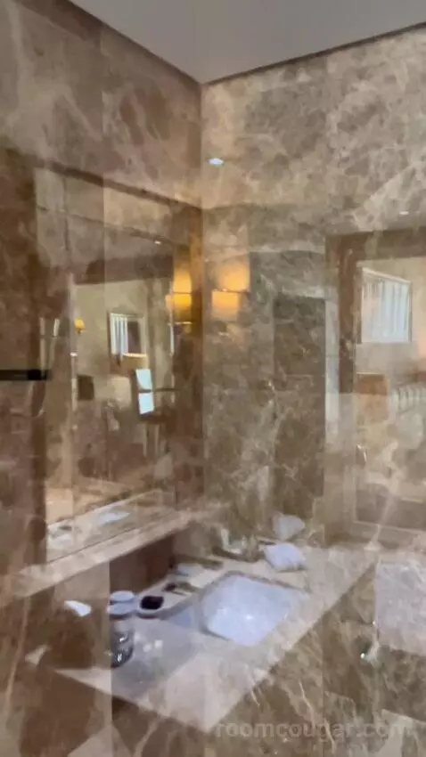 Superior King Room (#1603) bathroom picture #3