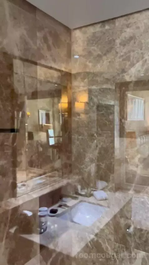 Superior King Room (#1603) bathroom picture #4