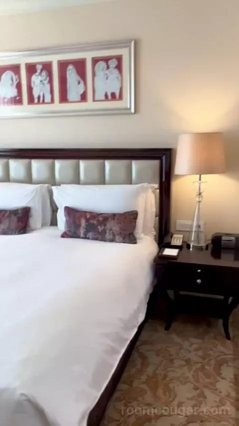 Superior King Room (#1603) bed picture #3