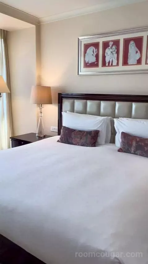 Superior King Room (#1603) bed picture #5