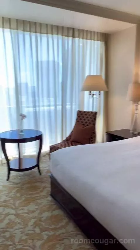 Superior King Room (#1603) bed picture #7