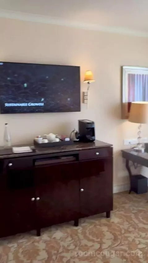 Superior King Room (#1603) picture #8
