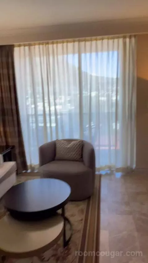 One Bedroom Suite with Executive Lounge Access (#1009) picture #11