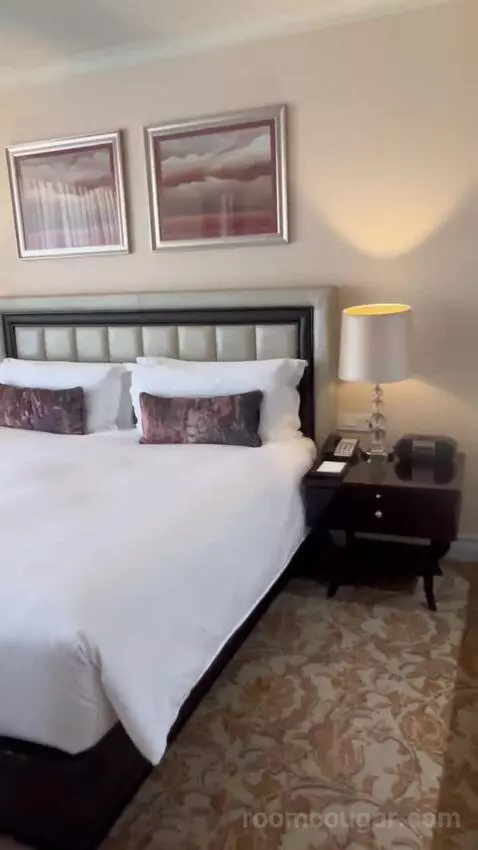 One Bedroom Suite with Executive Lounge Access (#1009) bed picture #6