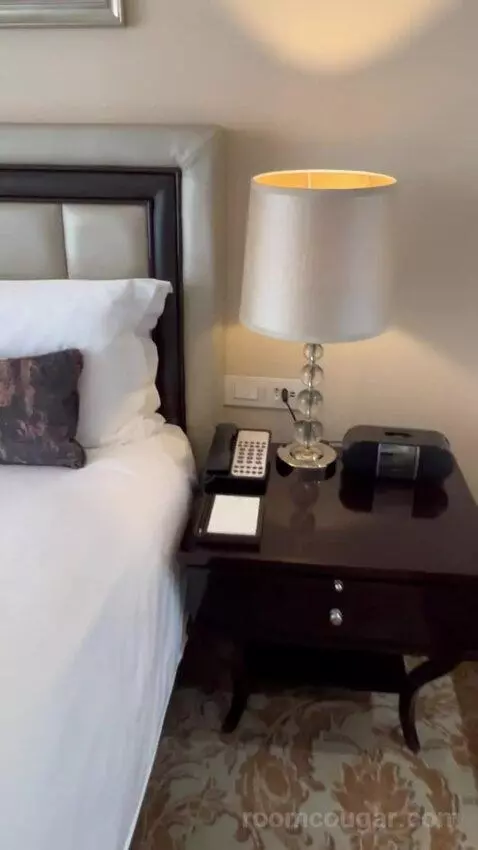One Bedroom Suite with Executive Lounge Access (#1009) picture #14