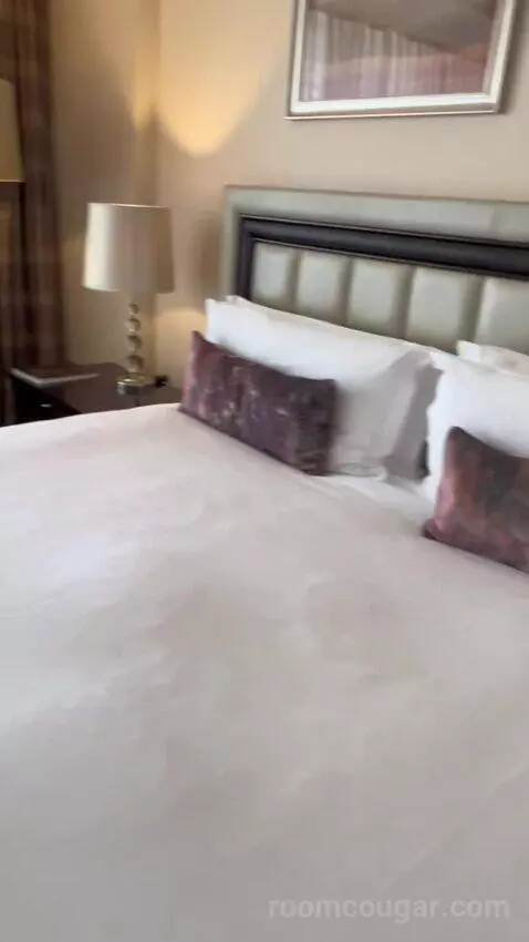 One Bedroom Suite with Executive Lounge Access (#1009) bed picture #12