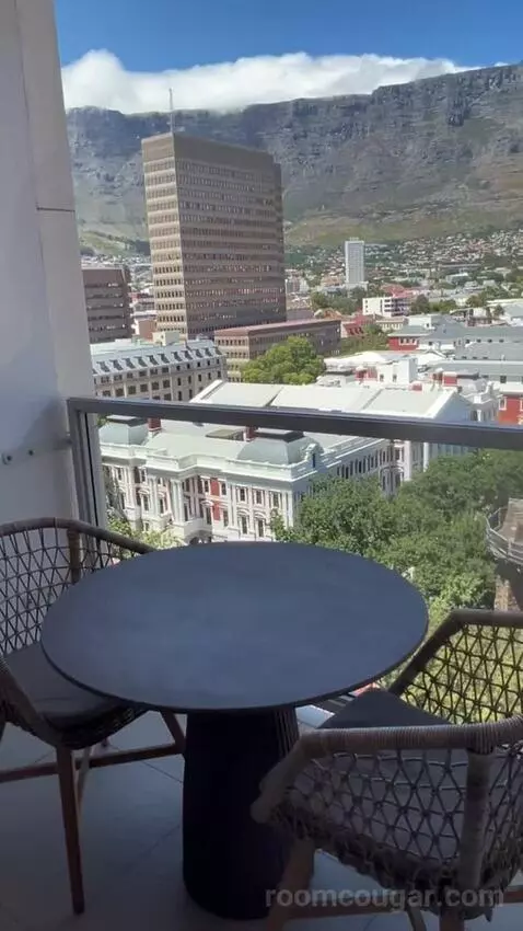 One Bedroom Suite with Executive Lounge Access (#1009) view picture #7