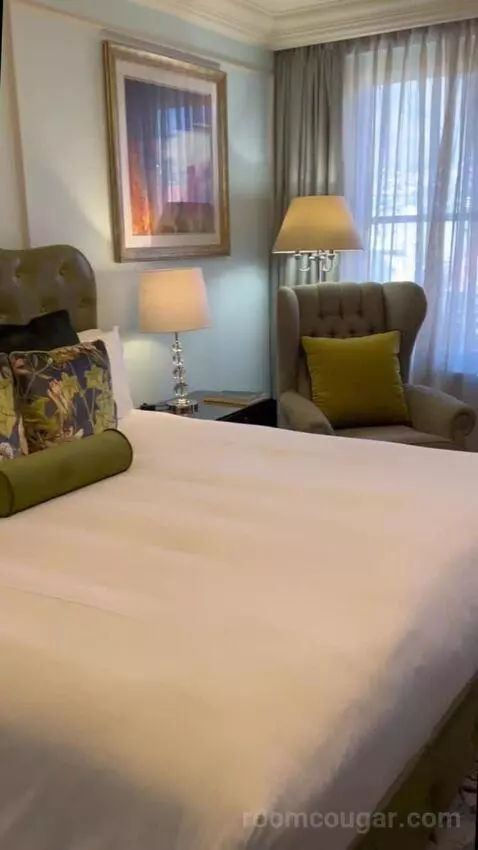 Luxury King Room with Mountain View - Heritage Wing (#507) bed picture #5