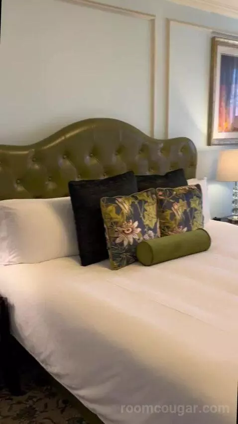 Luxury King Room with Mountain View - Heritage Wing (#507) bed picture #7