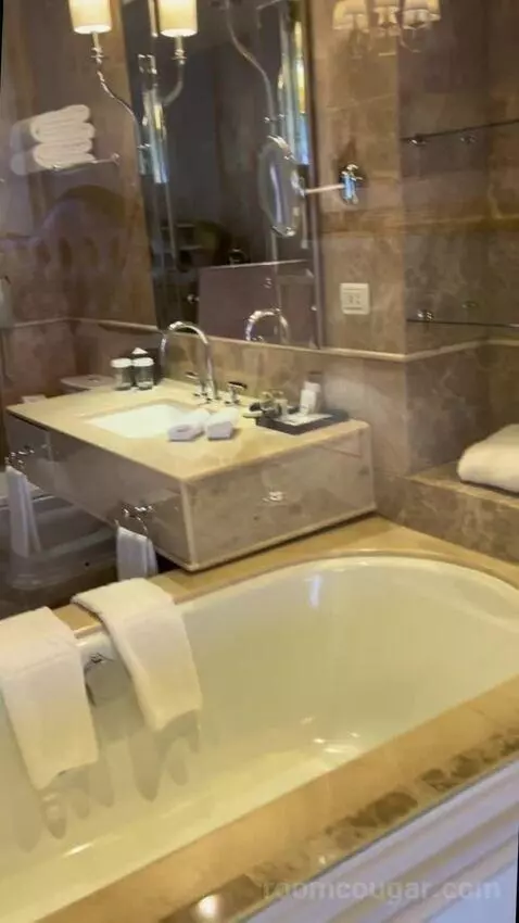 Luxury King Room with Mountain View - Heritage Wing (#507) bathroom picture #1