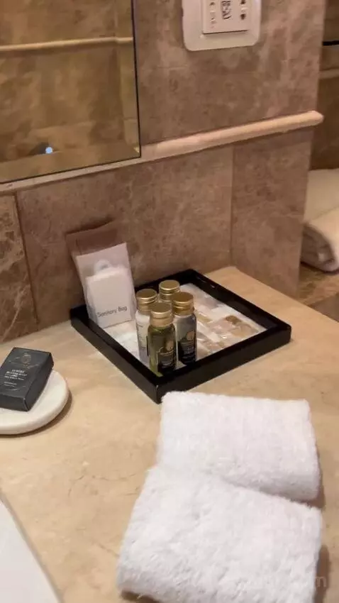 Luxury King Room with Mountain View - Heritage Wing (#507) bathroom picture #8