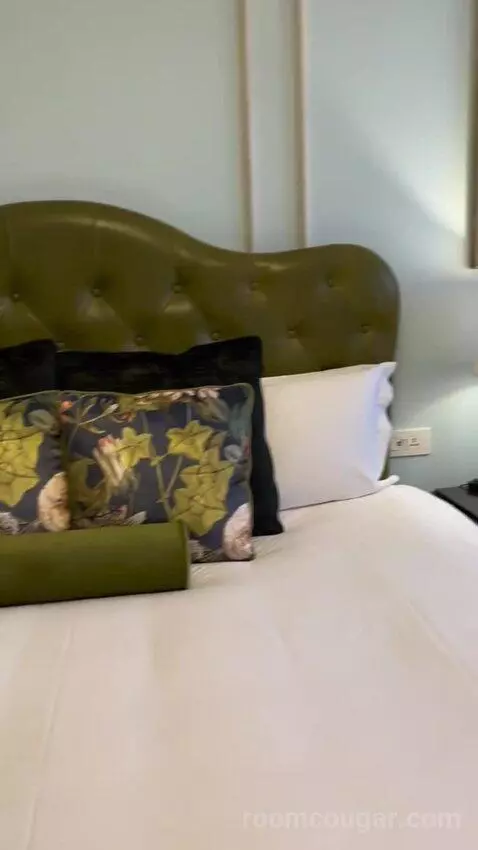 Luxury King Room with Mountain View - Heritage Wing (#507) bed picture #2