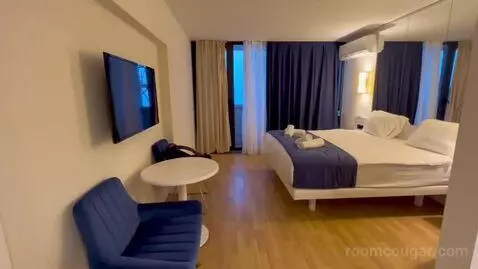Studio Apartment with Sea View bed picture #5