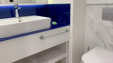 Studio Apartment with Sea View bathroom picture #1