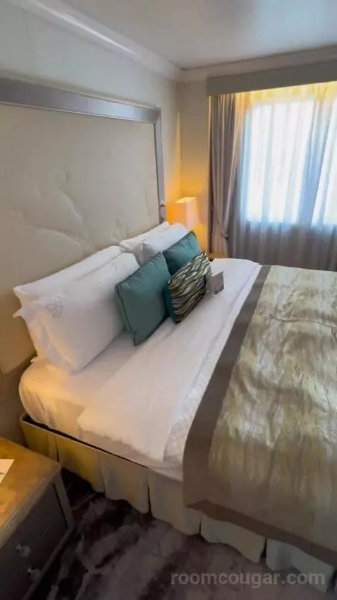 Sapphire Veranda Suite (Classic) (#1021) bed picture #3