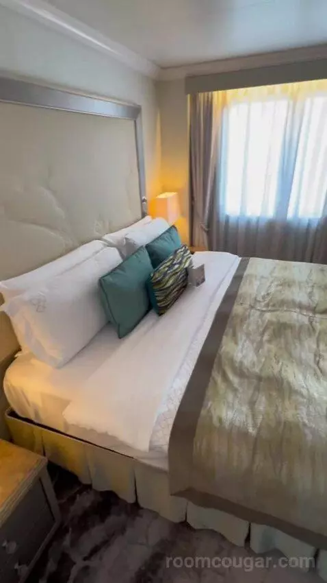 Sapphire Veranda Suite (Classic) (#1021) bed picture #4
