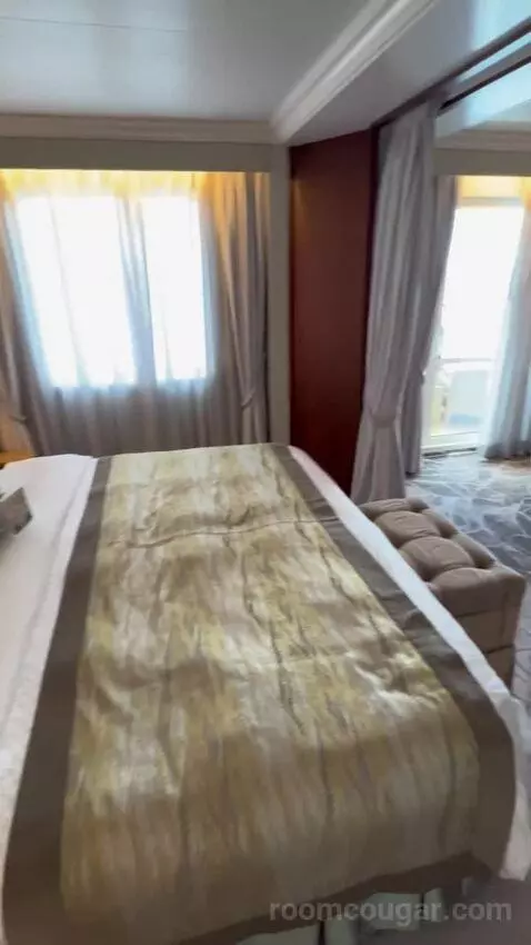 Sapphire Veranda Suite (Classic) (#1021) bed picture #6