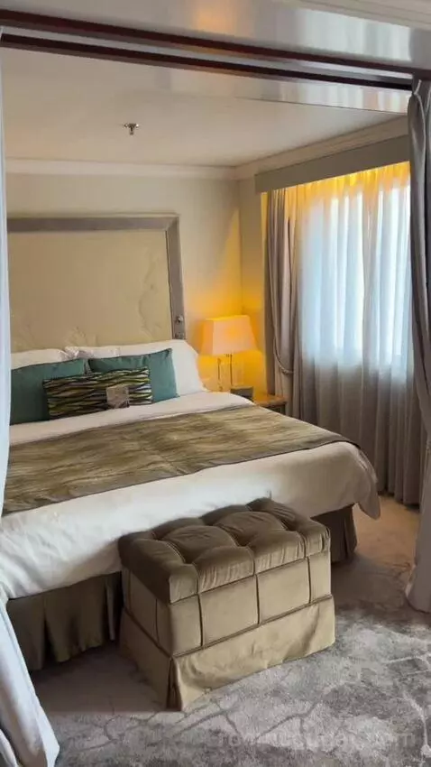 Sapphire Veranda Suite (Classic) (#1021) bed picture #9