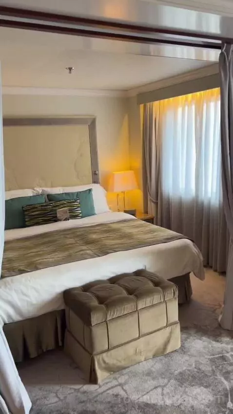 Sapphire Veranda Suite (Classic) (#1021) bed picture #10