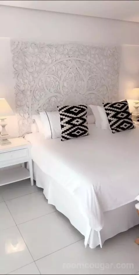 Luxury Guestroom with Private Pool - Sea Front bed picture #12