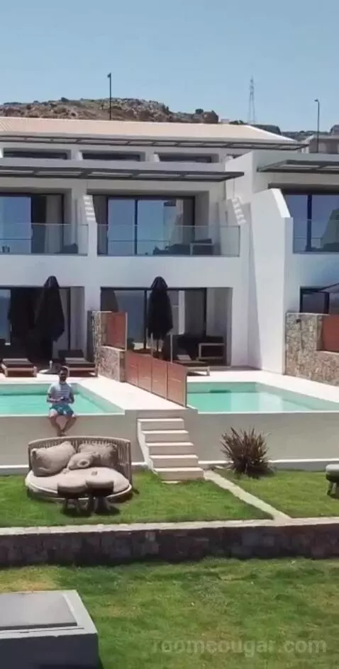 Luxury Guestroom with Private Pool - Sea Front view picture #7