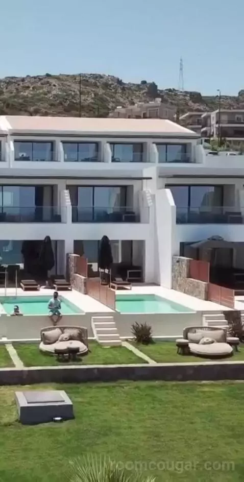 Luxury Guestroom with Private Pool - Sea Front view picture #8