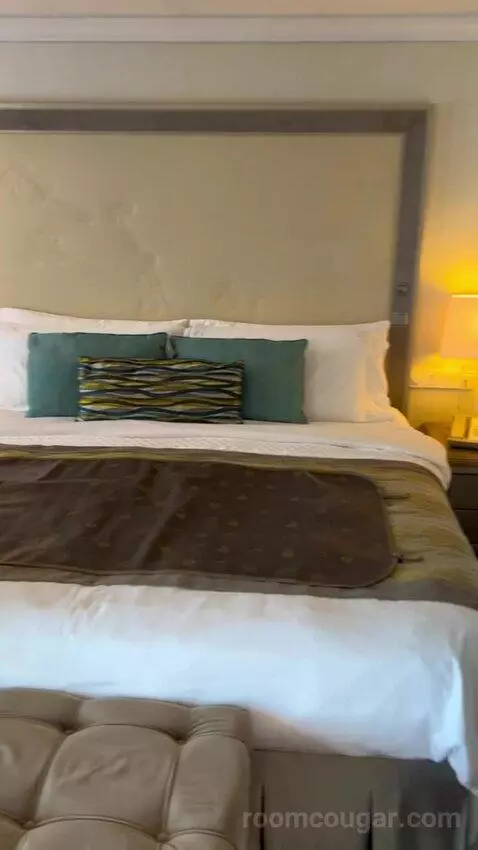 Sapphire Veranda Suite (Classic) (#1004) bed picture #2