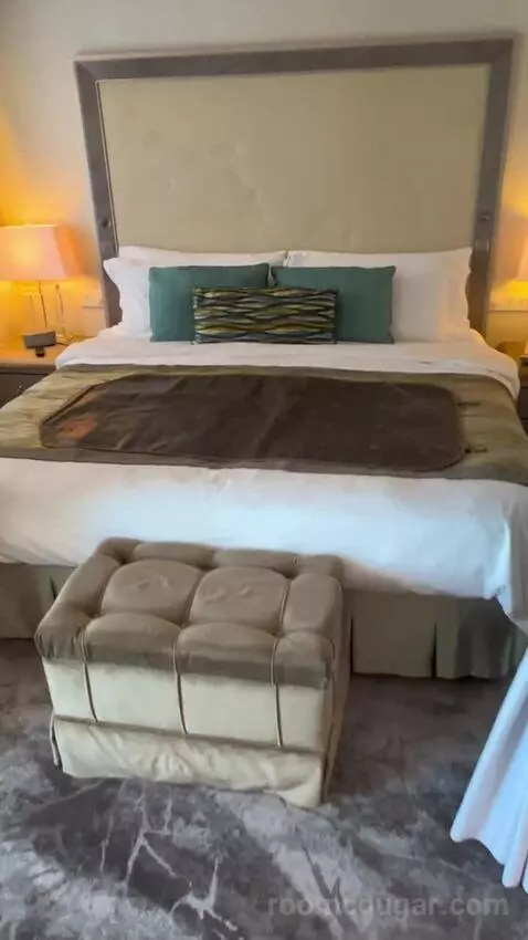 Sapphire Veranda Suite (Classic) (#1004) bed picture #5