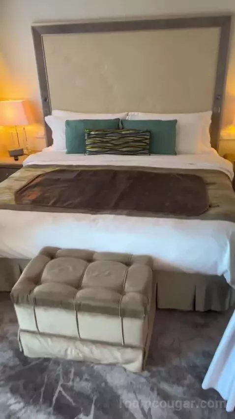 Sapphire Veranda Suite (Classic) (#1004) bed picture #6