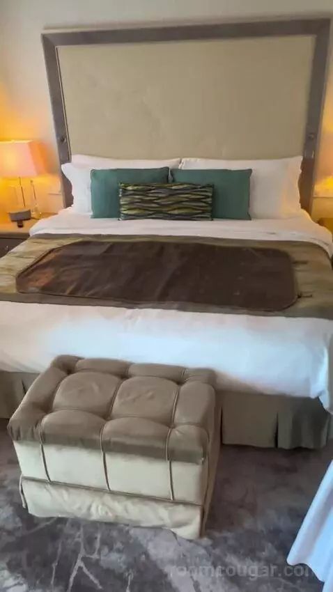 Sapphire Veranda Suite (Classic) (#1004) bed picture #7