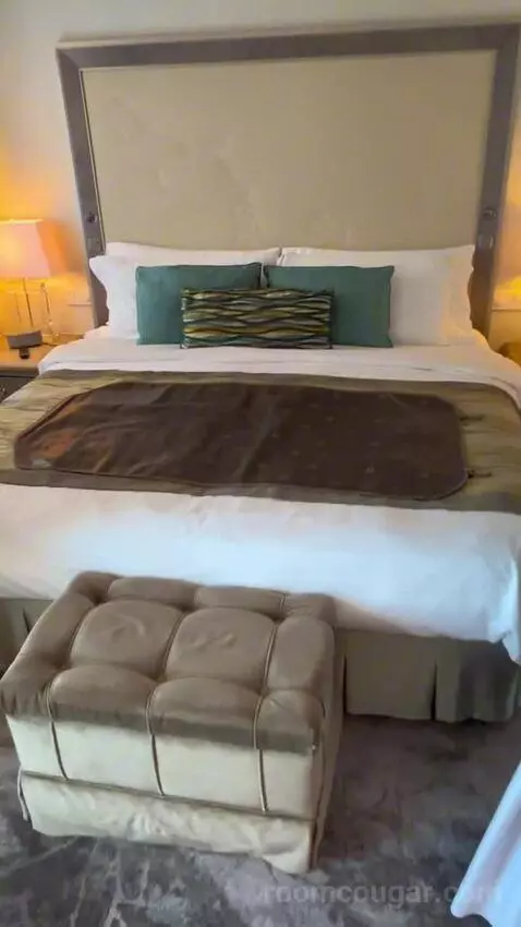 Sapphire Veranda Suite (Classic) (#1004) bed picture #8