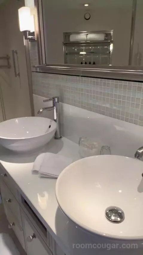 Sapphire Veranda Suite (Classic) (#1004) bathroom picture #3