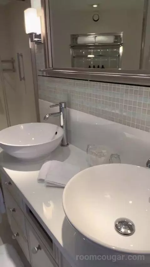 Sapphire Veranda Suite (Classic) (#1004) bathroom picture #4
