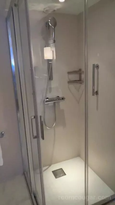 Sapphire Veranda Suite (Classic) (#1004) bathroom picture #5