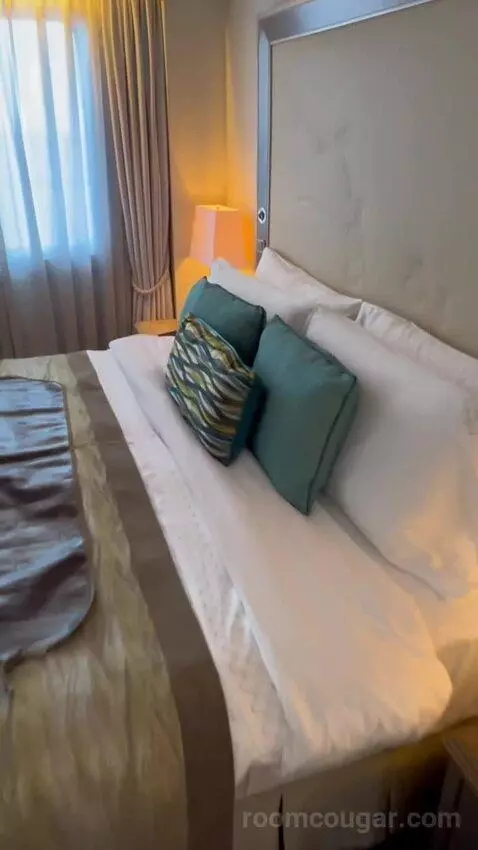 Sapphire Veranda Suite (Classic) (#1004) bed picture #9