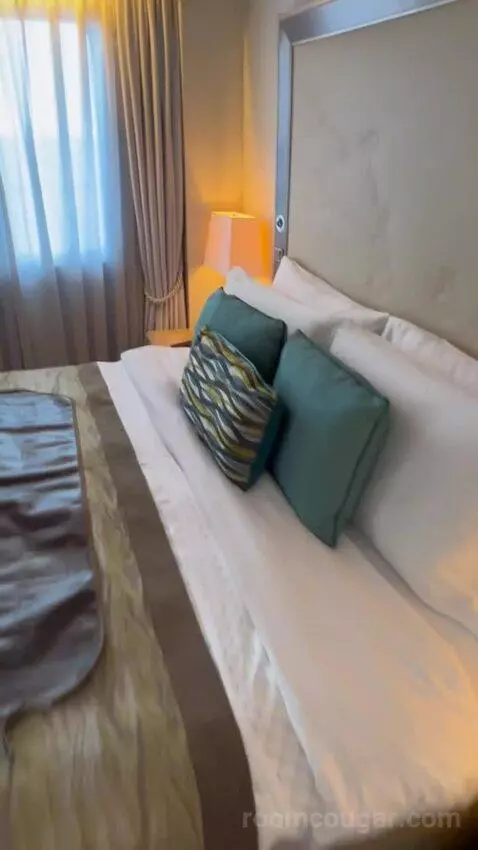 Sapphire Veranda Suite (Classic) (#1004) bed picture #10
