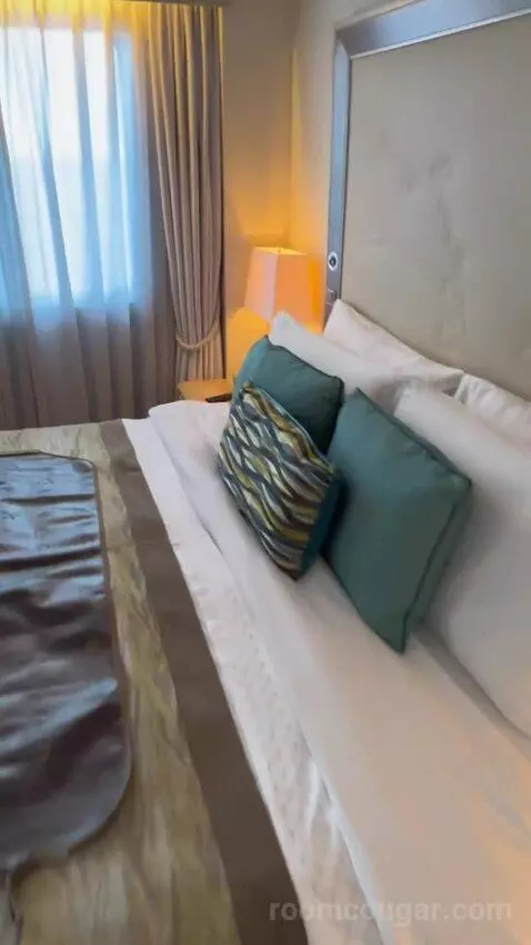 Sapphire Veranda Suite (Classic) (#1004) bed picture #11