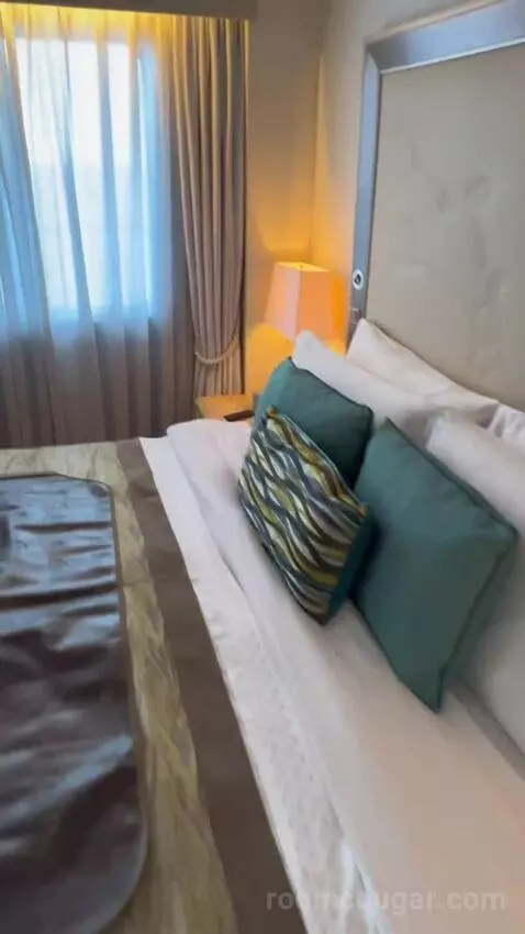 Sapphire Veranda Suite (Classic) (#1004) bed picture #12