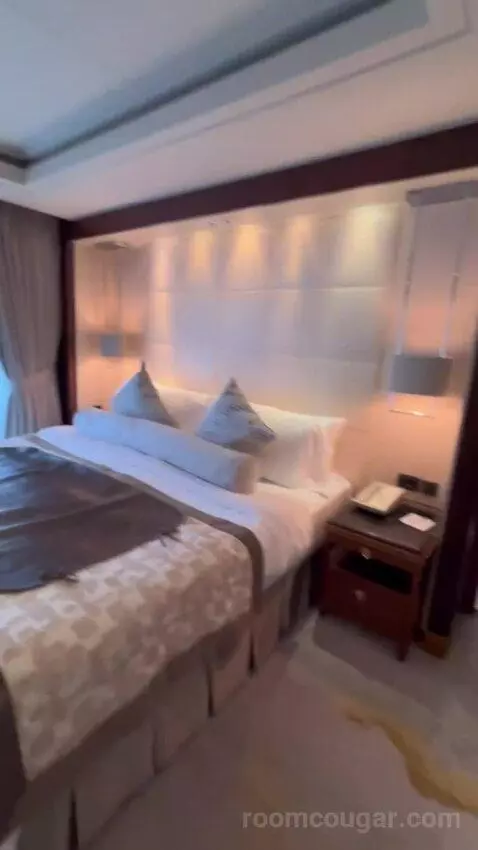 Penthouse Suite (#1022) bed picture #1