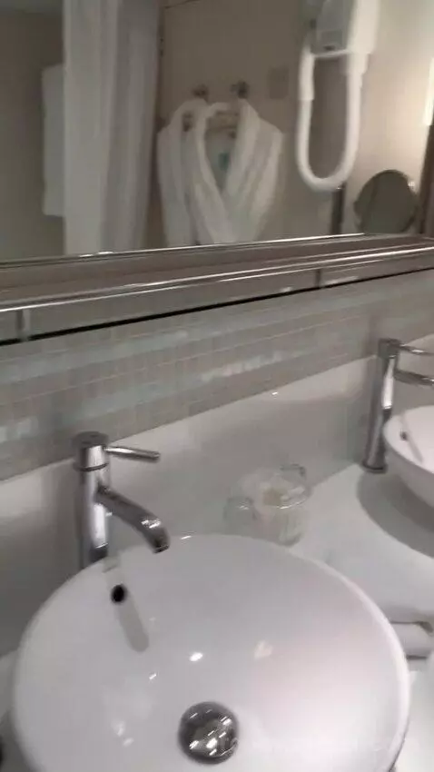 Sapphire Veranda Suite (Classic) (#1020) bathroom picture #8