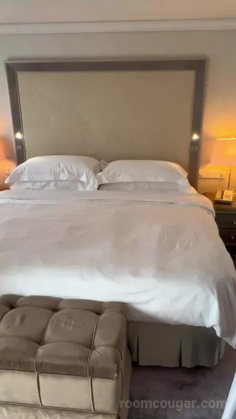 Sapphire Veranda Suite (Classic) (#1020) bed picture #5