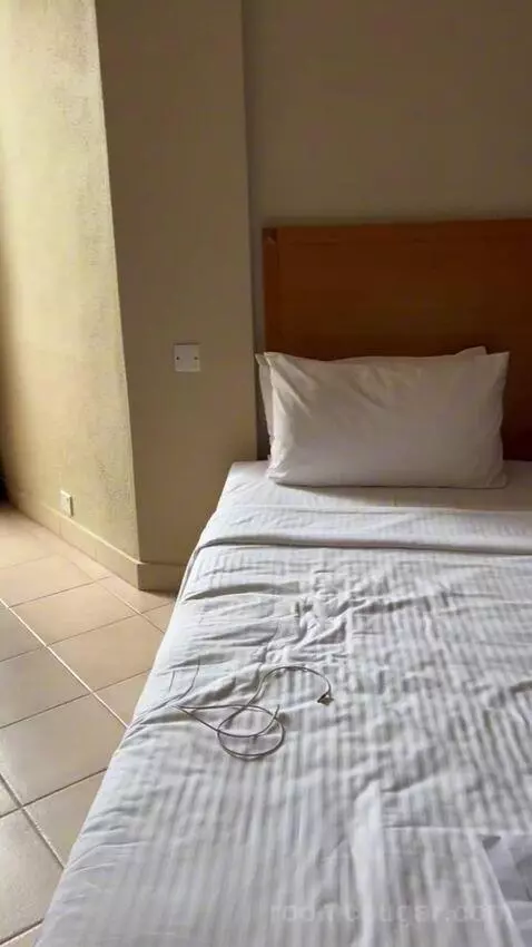 Standard Twin Room (#119) bed picture #8