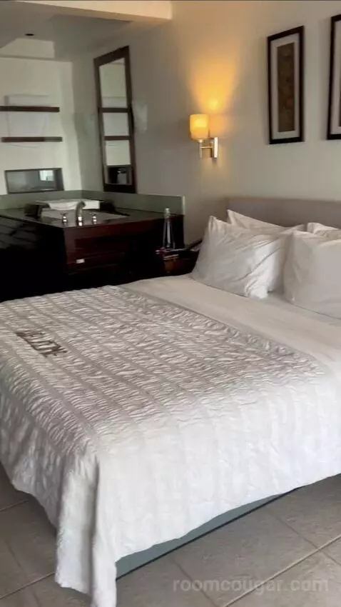 Deluxe Room (#112) bed picture #3