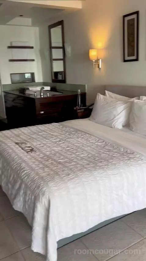 Deluxe Room (#112) picture #2