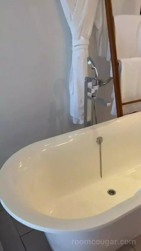 Junior Suite with Sea View (#63) bathroom picture #1