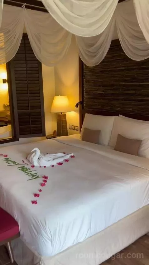 Junior Suite with Garden View bed picture #7