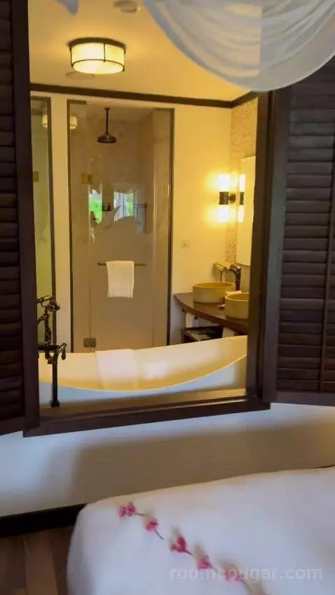 Junior Suite with Garden View bathroom picture #1
