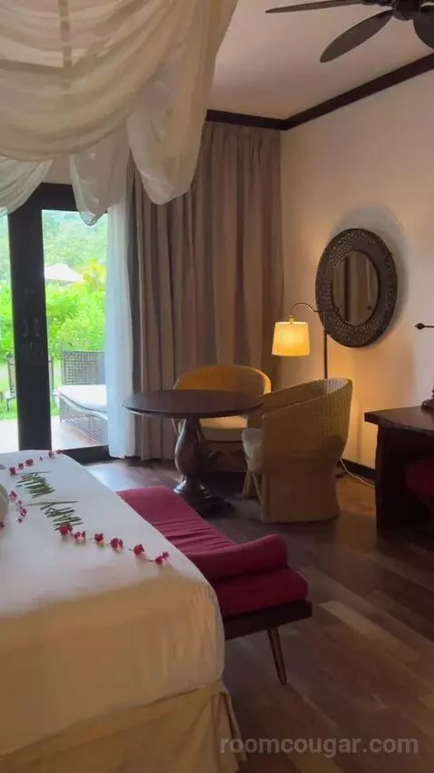 Junior Suite with Garden View bed picture #11