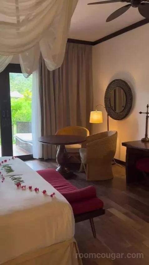 Junior Suite with Garden View bed picture #12